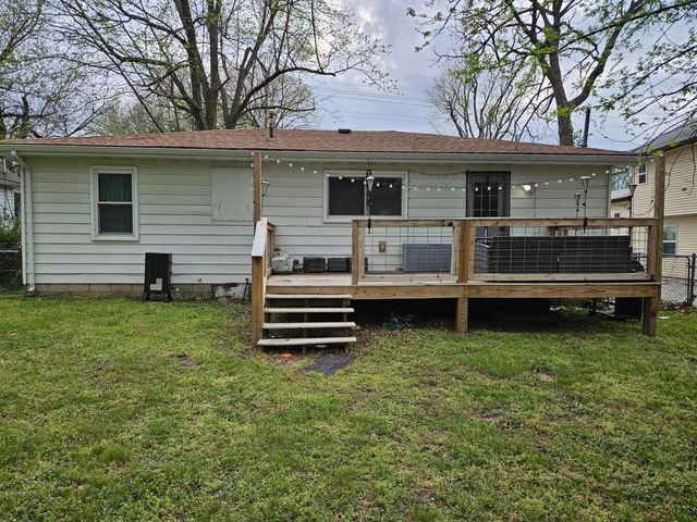 2648 N Howard Avenue, Springfield, MO 65803