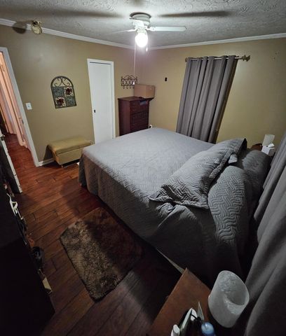 2648 N Howard Avenue, Springfield, MO 65803