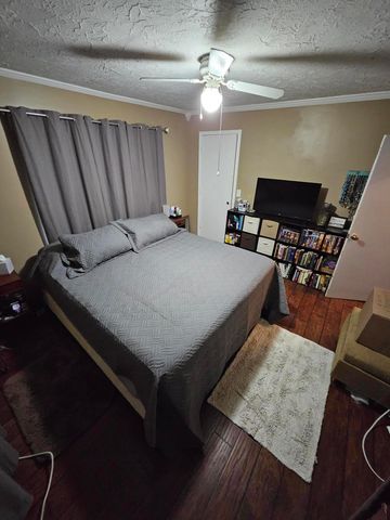 2648 N Howard Avenue, Springfield, MO 65803