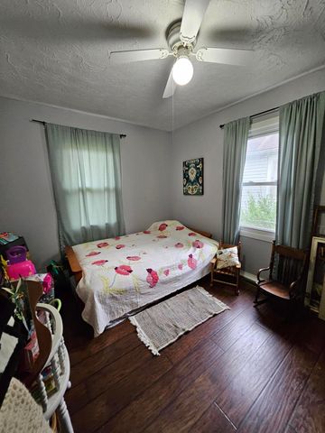 2648 N Howard Avenue, Springfield, MO 65803