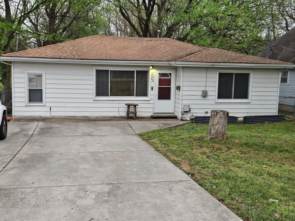 2648 N Howard Avenue, Springfield, MO 65803