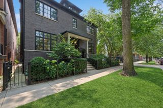 2039 W BERTEAU Avenue, Chicago, IL 60618