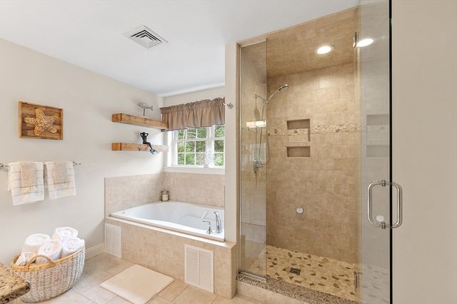 5 Azalea Ln, Upton, MA 01568