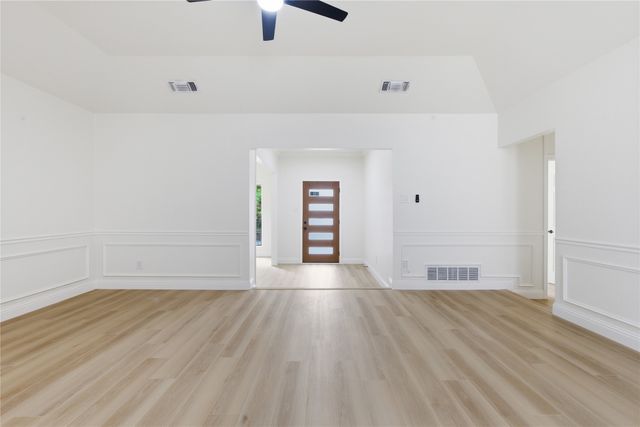 237 Bradford Drive, Hurst, TX 76053