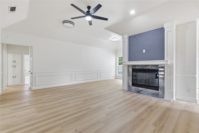 237 Bradford Drive, Hurst, TX 76053