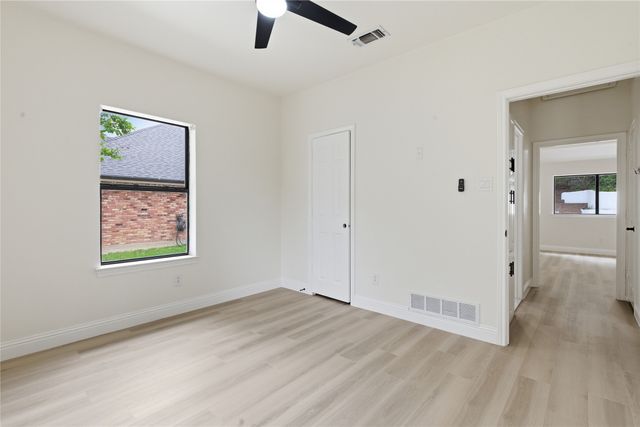 237 Bradford Drive, Hurst, TX 76053
