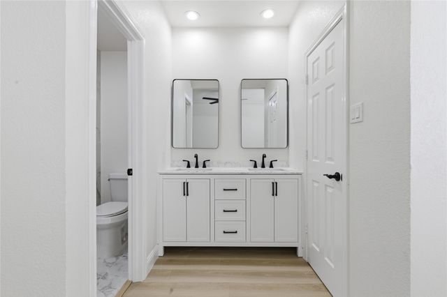 237 Bradford Drive, Hurst, TX 76053