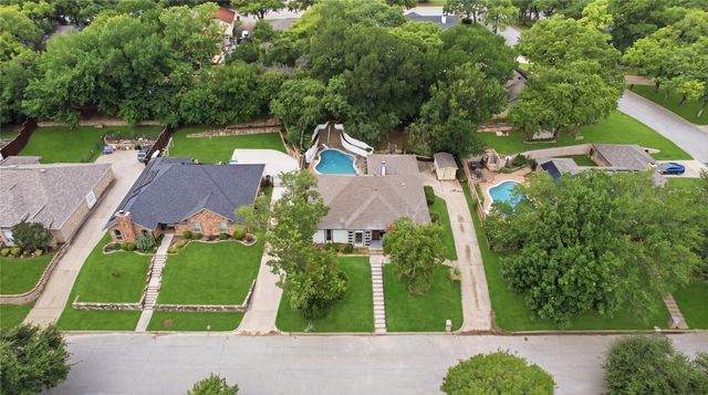 237 Bradford Drive, Hurst, TX 76053