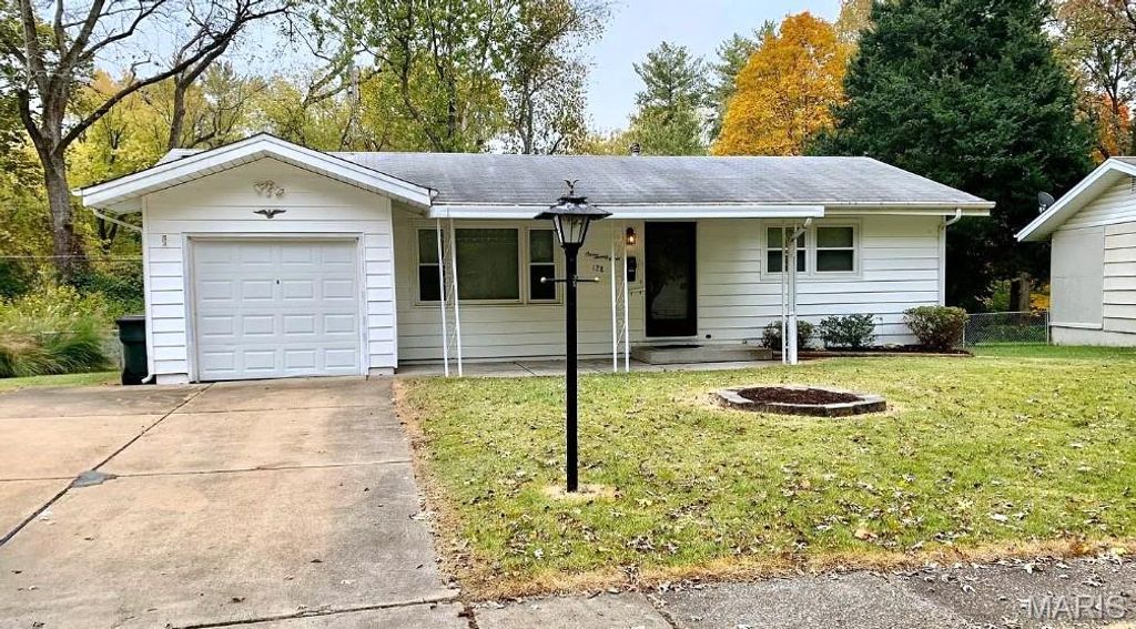 128 Fenwick Drive, Ferguson, MO 63135