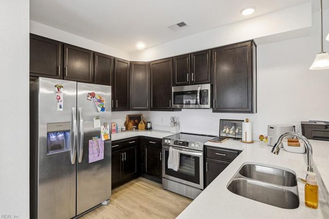 1732 Dromolin Dr Ste 304, Virginia Beach, VA 23456
