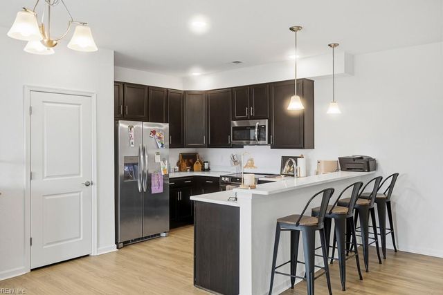 1732 Dromolin Dr Ste 304, Virginia Beach, VA 23456