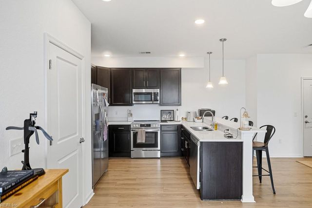 1732 Dromolin Dr Ste 304, Virginia Beach, VA 23456