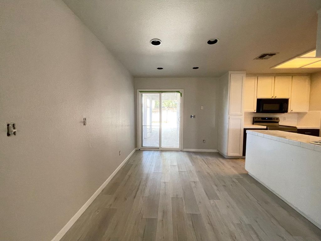 Image 4 of property listing at 5706 W Ellery Avenue, Fresno, CA 93722
