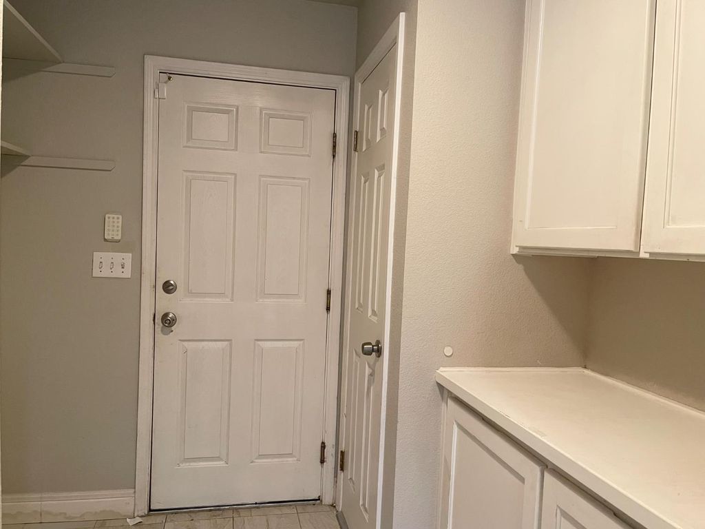 Image 6 of property listing at 5706 W Ellery Avenue, Fresno, CA 93722
