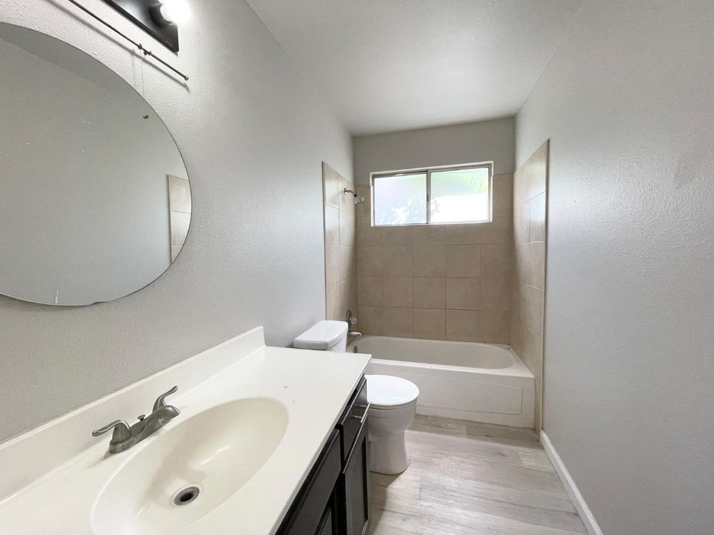 Image 8 of property listing at 5706 W Ellery Avenue, Fresno, CA 93722