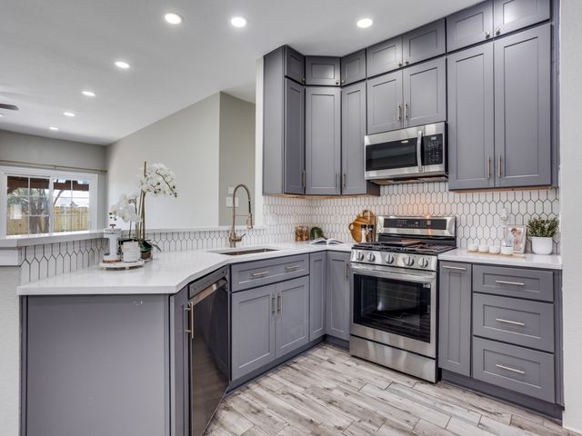 220 Peach Tree Drive, Murphy, TX 75094