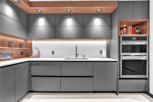 100 Bayview Dr 216, Sunny Isles Beach, FL 33160