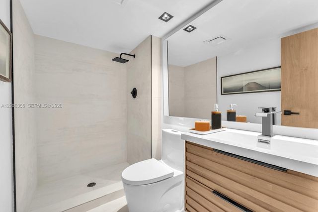 100 Bayview Dr 216, Sunny Isles Beach, FL 33160