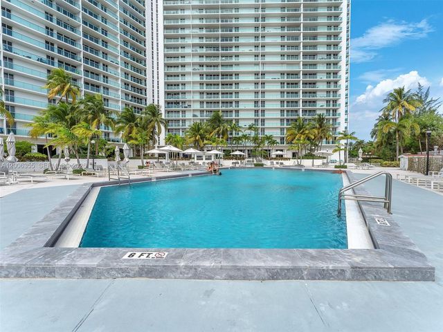 100 Bayview Dr 216, Sunny Isles Beach, FL 33160