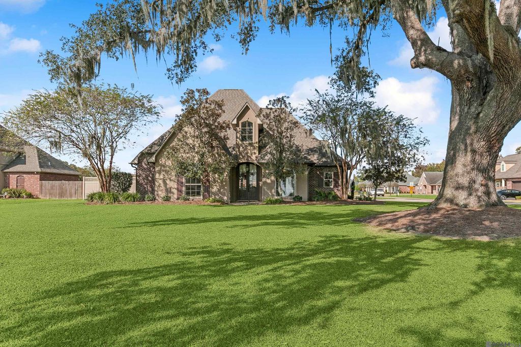 44388 Stringer Bridge Rd, St Amant, LA 70774