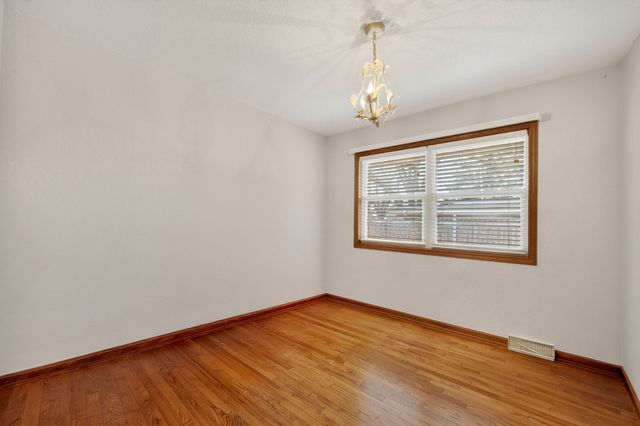 1511 Lewis Avenue, Des Moines, IA 50315