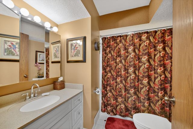 1511 Lewis Avenue, Des Moines, IA 50315