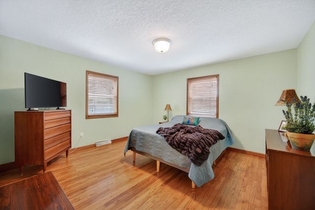 1511 Lewis Avenue, Des Moines, IA 50315