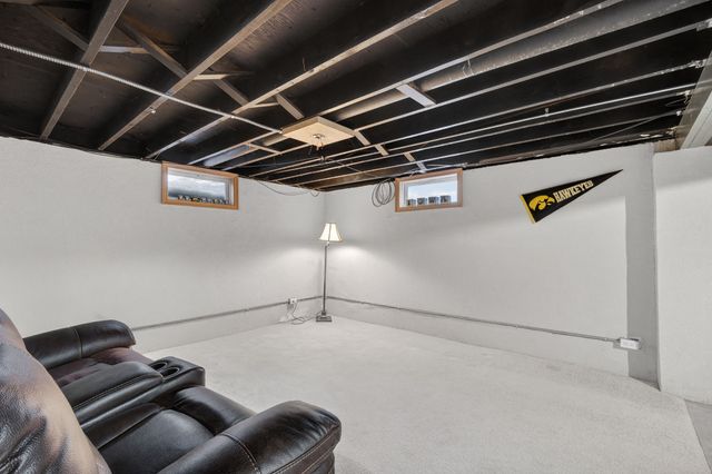 1511 Lewis Avenue, Des Moines, IA 50315