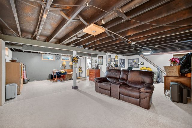 1511 Lewis Avenue, Des Moines, IA 50315