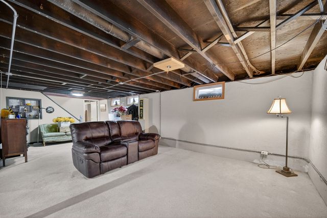 1511 Lewis Avenue, Des Moines, IA 50315