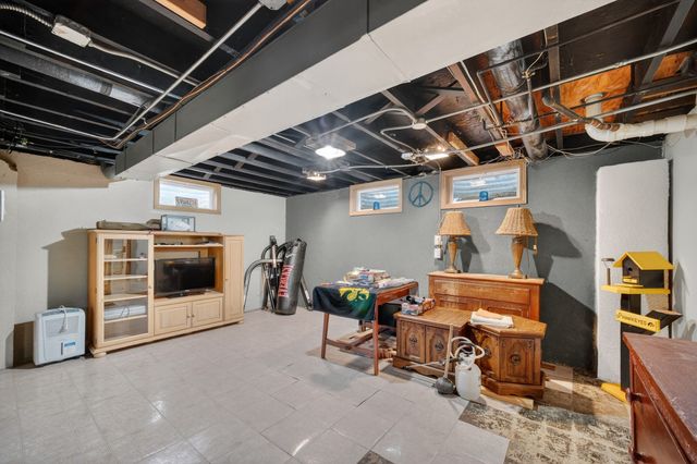 1511 Lewis Avenue, Des Moines, IA 50315