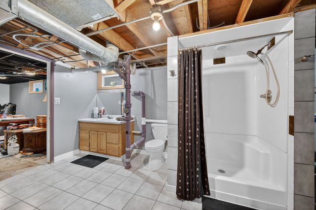 1511 Lewis Avenue, Des Moines, IA 50315