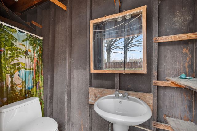 1511 Lewis Avenue, Des Moines, IA 50315