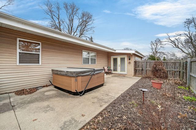 1511 Lewis Avenue, Des Moines, IA 50315