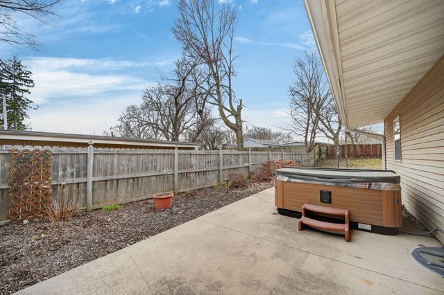 1511 Lewis Avenue, Des Moines, IA 50315