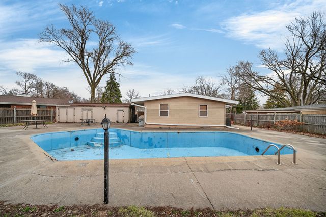 1511 Lewis Avenue, Des Moines, IA 50315