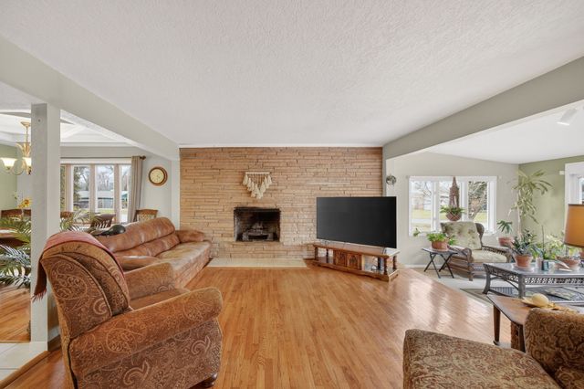 1511 Lewis Avenue, Des Moines, IA 50315