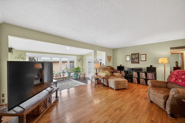 1511 Lewis Avenue, Des Moines, IA 50315