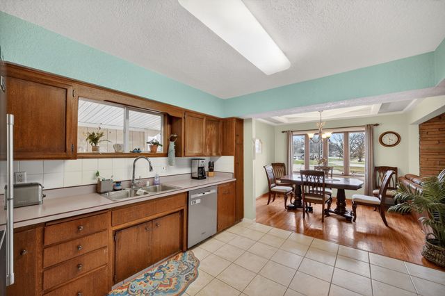 1511 Lewis Avenue, Des Moines, IA 50315