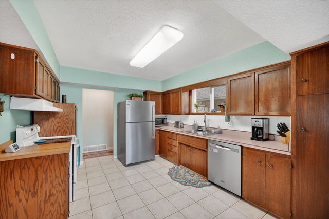 1511 Lewis Avenue, Des Moines, IA 50315