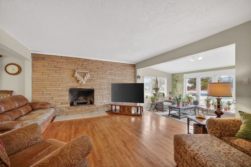 1511 Lewis Avenue, Des Moines, IA 50315