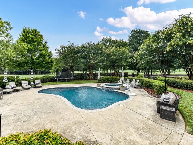 6114 Four Wood Drive, Matthews, NC 28104