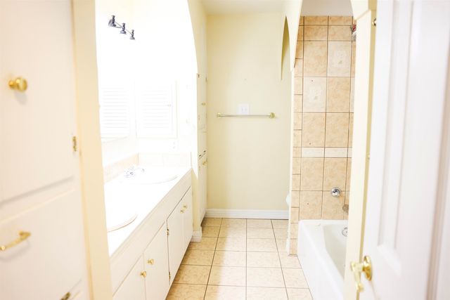 6610 Wedgewood Dr, Beaumont, TX 77706