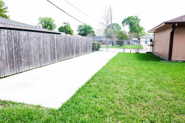 6610 Wedgewood Dr, Beaumont, TX 77706