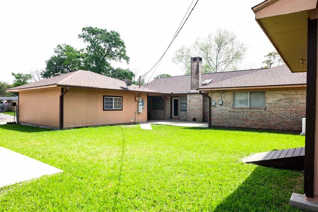 6610 Wedgewood Dr, Beaumont, TX 77706