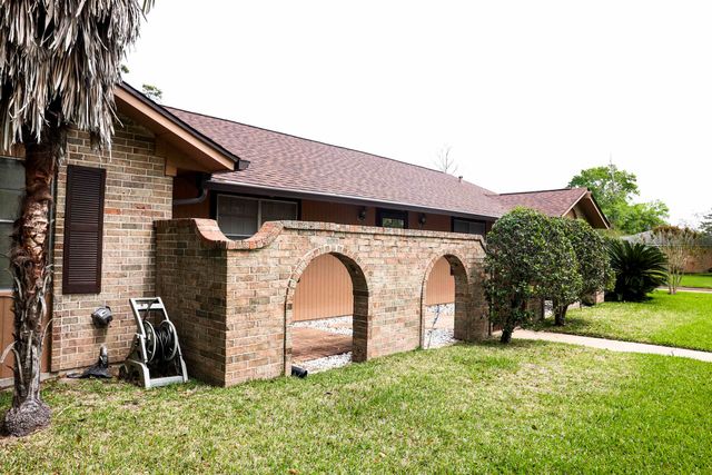 6610 Wedgewood Dr, Beaumont, TX 77706