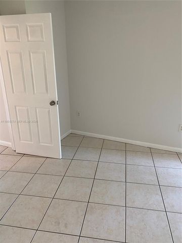 7035 NW 186th St D305, Hialeah, FL 33015