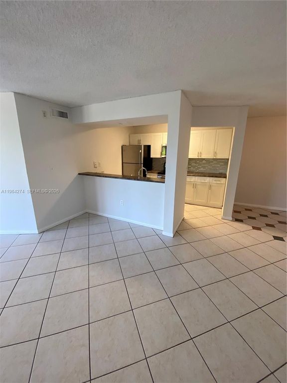 7035 NW 186th St D305, Hialeah, FL 33015