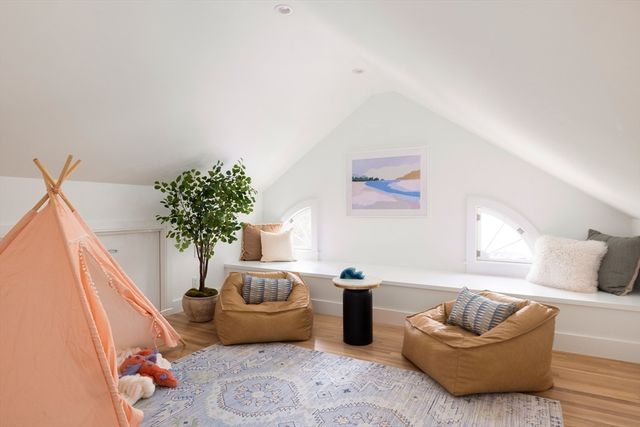 60 Alberta Rd, Brookline, MA 02467