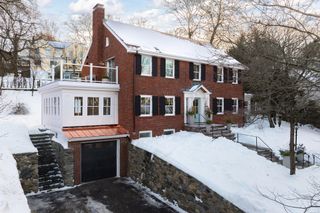 60 Alberta Rd, Brookline, MA 02467